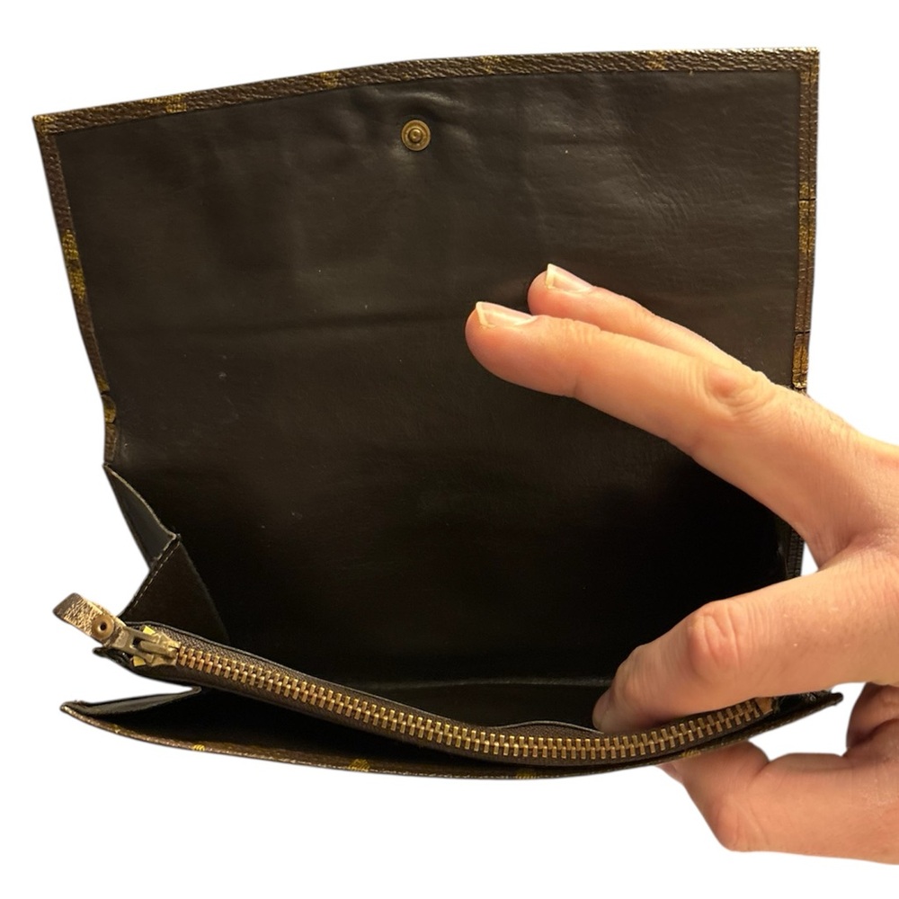 SOLD!! Vintage Louis Vuitton Monogram Sarah Long Wallet - Classic Envelope Style - Picture 3 of 8